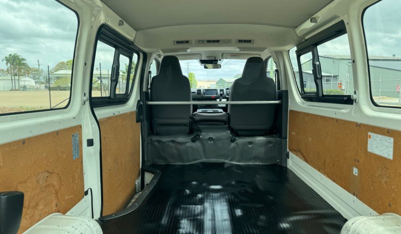 
								2019 Toyota Hiace LWB Petrol full									