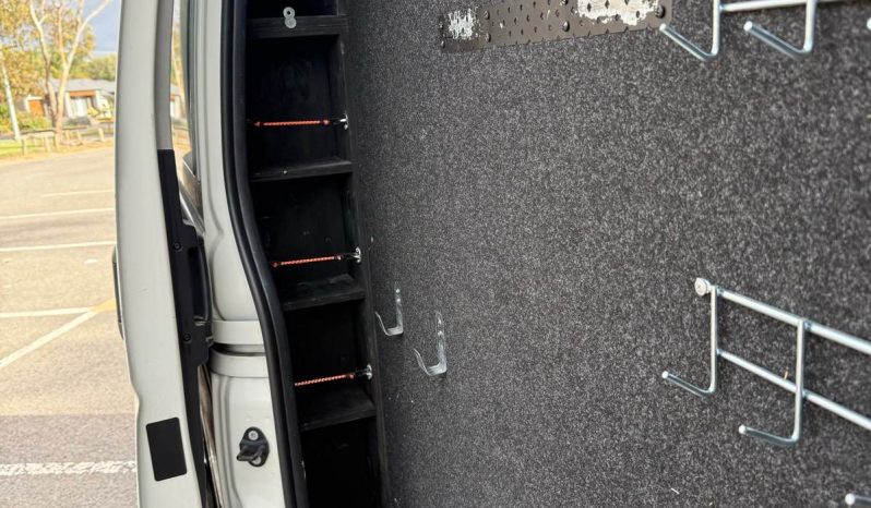 
								2017 Toyota Hiace LWB Auto full									