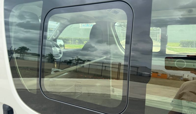 
								2019 Toyota Hiace LWB Petrol full									